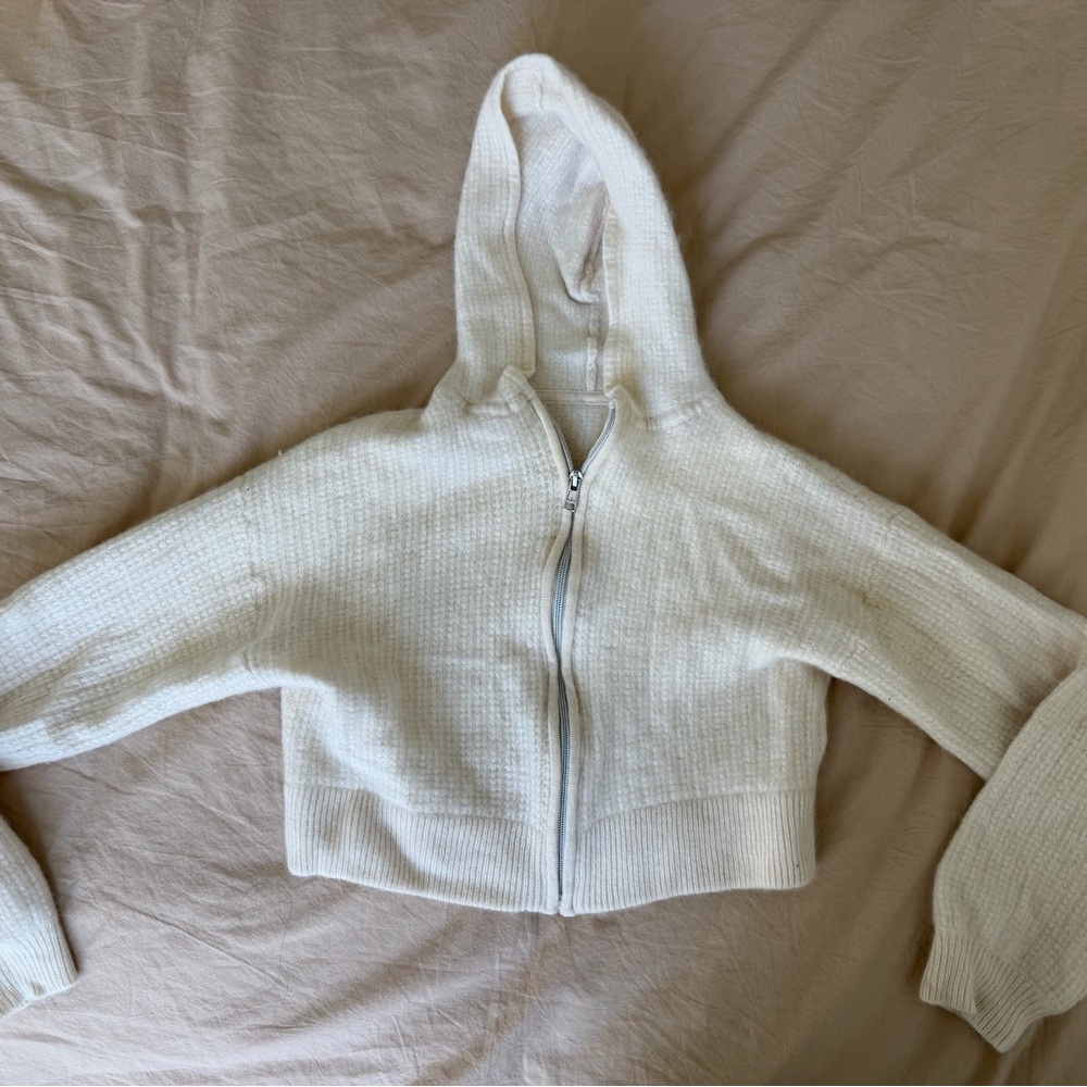 Alo yoga cropped cashmere sweater